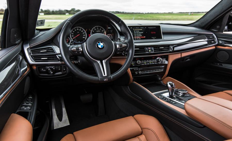 Интерьер BMW X6 M 2016 года  (US) (фото 7 из 18)
